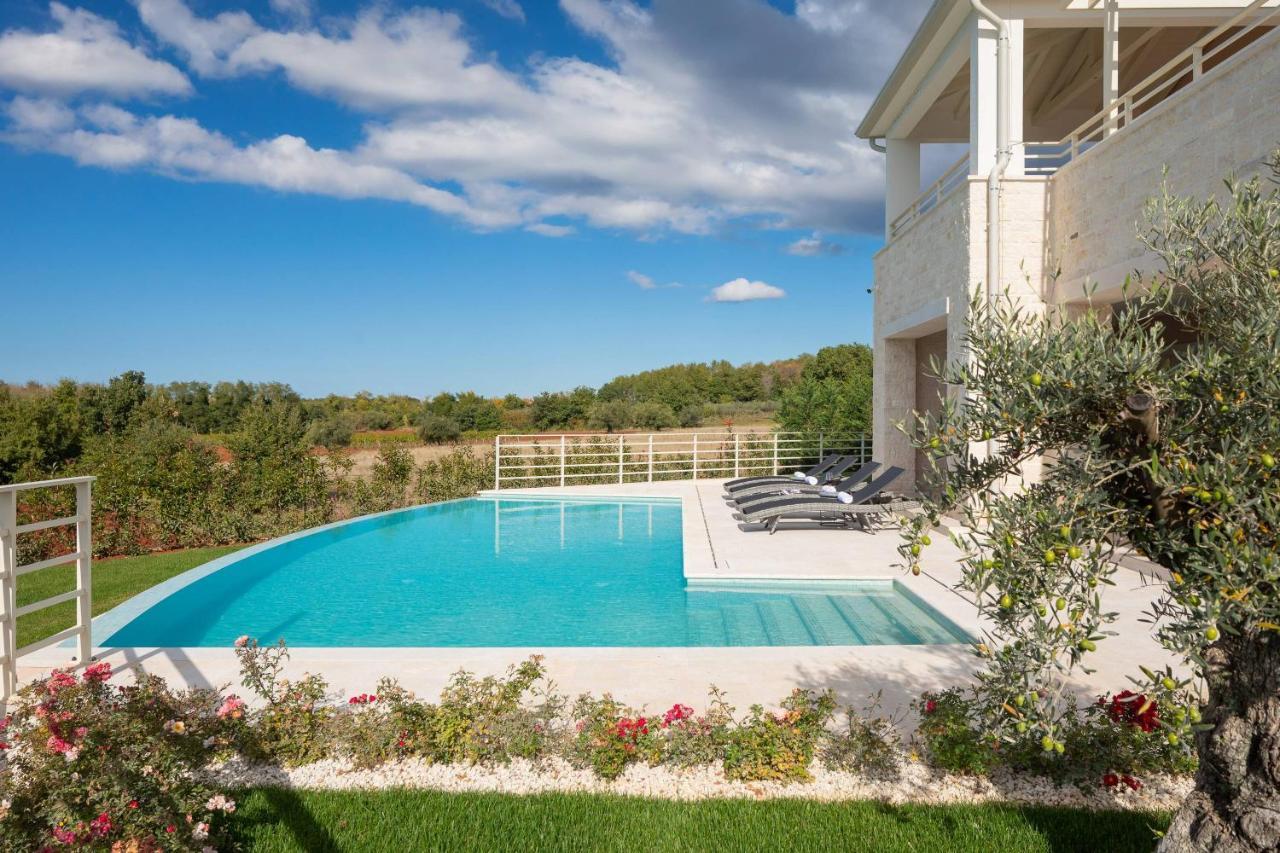Villa Blanche By Ilc Brtonigla Exterior foto
